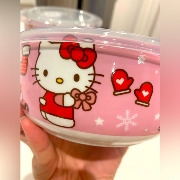 🎀🌲 SOLD Hello Kitty Pink Christmas Food Storage Containers 🌲🎀 Set of Three - Picture 8 of 10